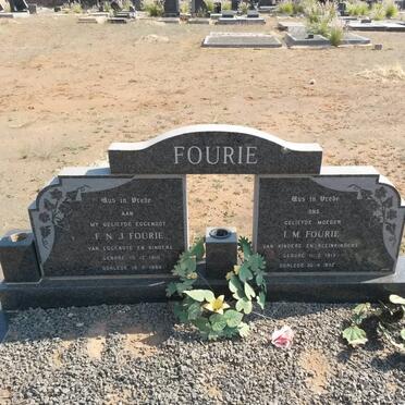 FOURIE F.N.J. 1910-1984 &amp; I.M. 1913-1992