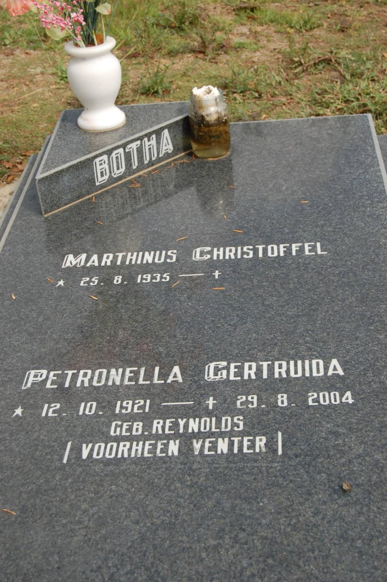 BOTHA Marthinus Christoffel 1935- &amp; Petronella Gertruida REYNOLDS voorheen VENTER 1921-2004