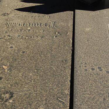 COETZEE Hermanus J. 1916-1991 &amp; Catharina J. FERREIRA 1934- 