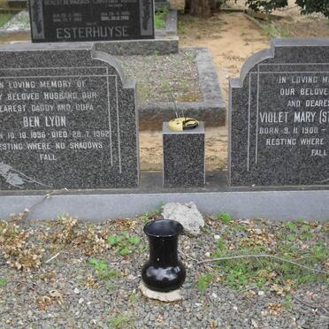 LYON Ben 1896-1962 &amp; Violet Mary STERLEY 1900-1982