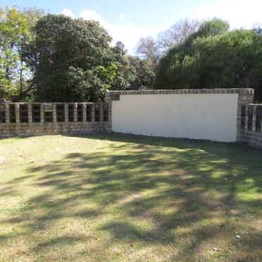 1. Gedenkmuur / Memorial Wall