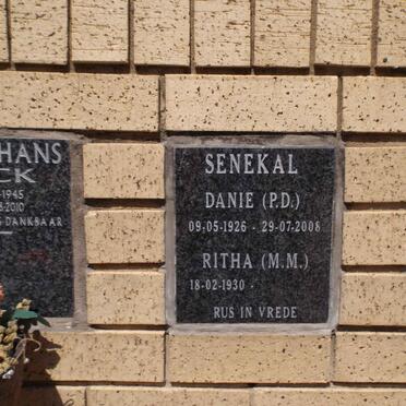 SENEKAL P.D. 1926-2008 &amp; M.M. 1930-