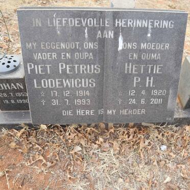 ROETS Piet Petrus Lodewicus 1914-1993 & Hettie P.H. 1920-2011 :: ROETS Johan 1953-1990