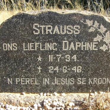 STRAUSS Daphne 1934-1946