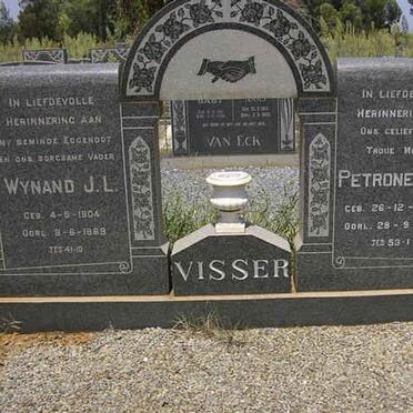 VISSER Wynand J.L. 1904-19?9 &amp; Petronella J. 1903-1985