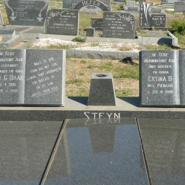 STEYN P.D.G. 1915-1981 &amp; Ertina B. PIENAAR 1918-
