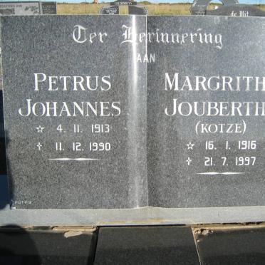UYS Petrus Johannes 1913-1990 &amp; Margritha Joubertha KOTZE 1916-1997