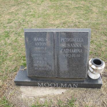 MOOLMAN Marius Anton 1970-2004 & Petronella Susanna Catharina 1972-