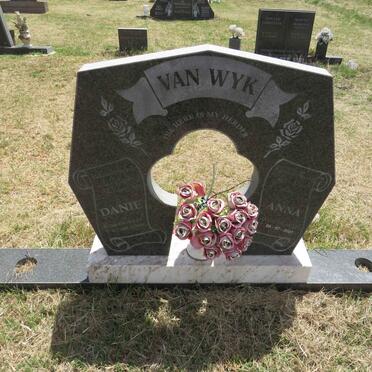 WYK Danie, van 1918-2005 & Anna 1921-2007 _1