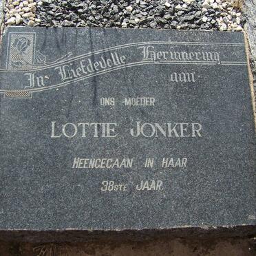 JONKER Lottie