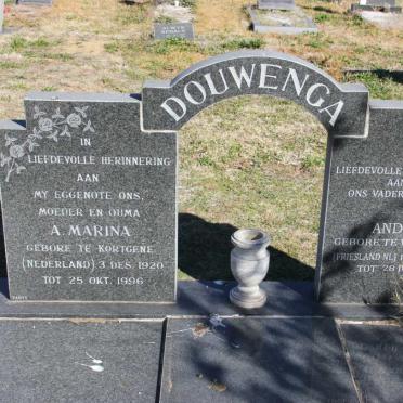 DOUWENGA Andries 1920-2011 &amp; A. Marina 1920-1996