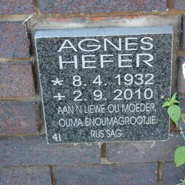HEFER Agnes 1932-2010