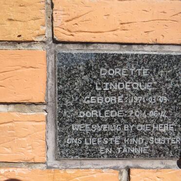 LINDEQUE Dorette 1971-2014