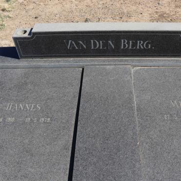 BERG Hannes, van den 1910-1979 & Mimmie 1917-2001
