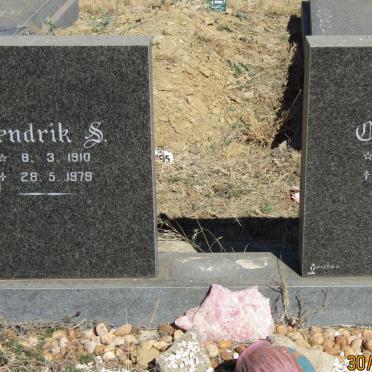 ? Hendrik S. 1910-1979 &amp; Cecilia J. 1918-2010