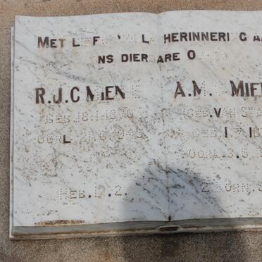 MIENIE R.J.C. 1870-1945 &amp; A.M.C. VAN STADE 1877-1953