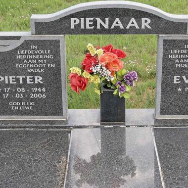 PIENAAR Pieter 1944-2006 &amp; Evelyn 1947-