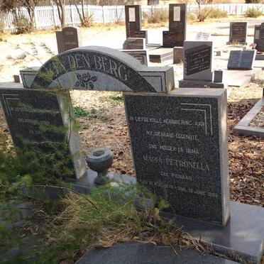 BERG Abraham Paulus, van den 1876-1968 &amp; Maria Petronella PIENAAR 1879-1966 _2