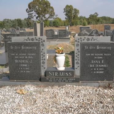 STRAUSS Hendrik J. 1913-1983 &amp; Anna E. ERASMUS 1924-1999