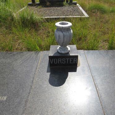 VORSTER Jim 1907-1982 & Bessie 1910-1981 _1