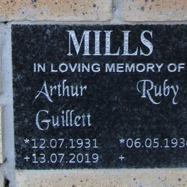 MILLS Arthur Guillett 1931-2019 &amp; Ruby 1934 -