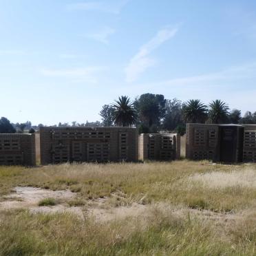 1. Muur van Herinnering / Memorial Wall
