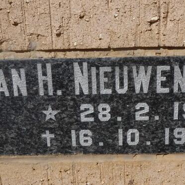 N - Vanne :: Surnames - N