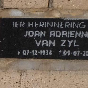 ZYL Joan Adrienne, van 1934-2012