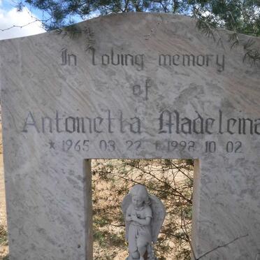 ? Antoinetta Madeleina 1965-1998