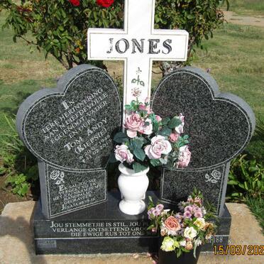 JONES Tom Andy 1949-2013