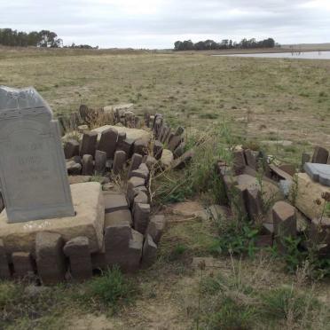 Free State, WEPENER district, Willem Pretorius Game Reserve, Allemanskraaldam, submerged cemetery