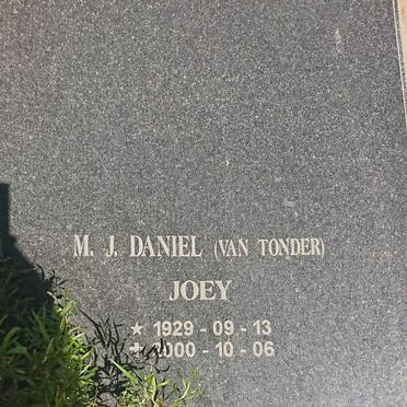 DANIEL M.J. nee VAN TONDER 1929-2000