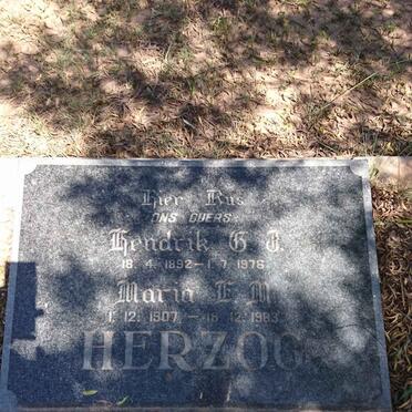 HERZOG Hendrik G.J. 1892-1976 &amp; Maria E.M. 1907-1983
