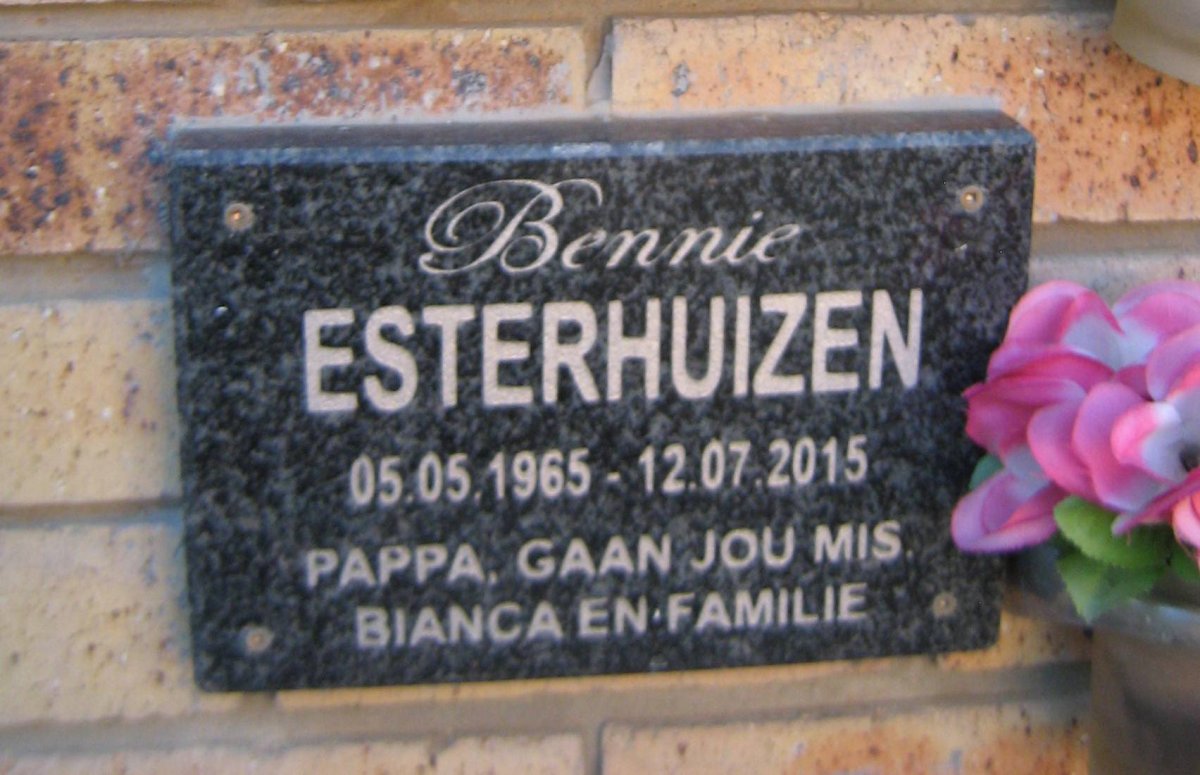 ESTERHUIZEN Bennie 1965-2015