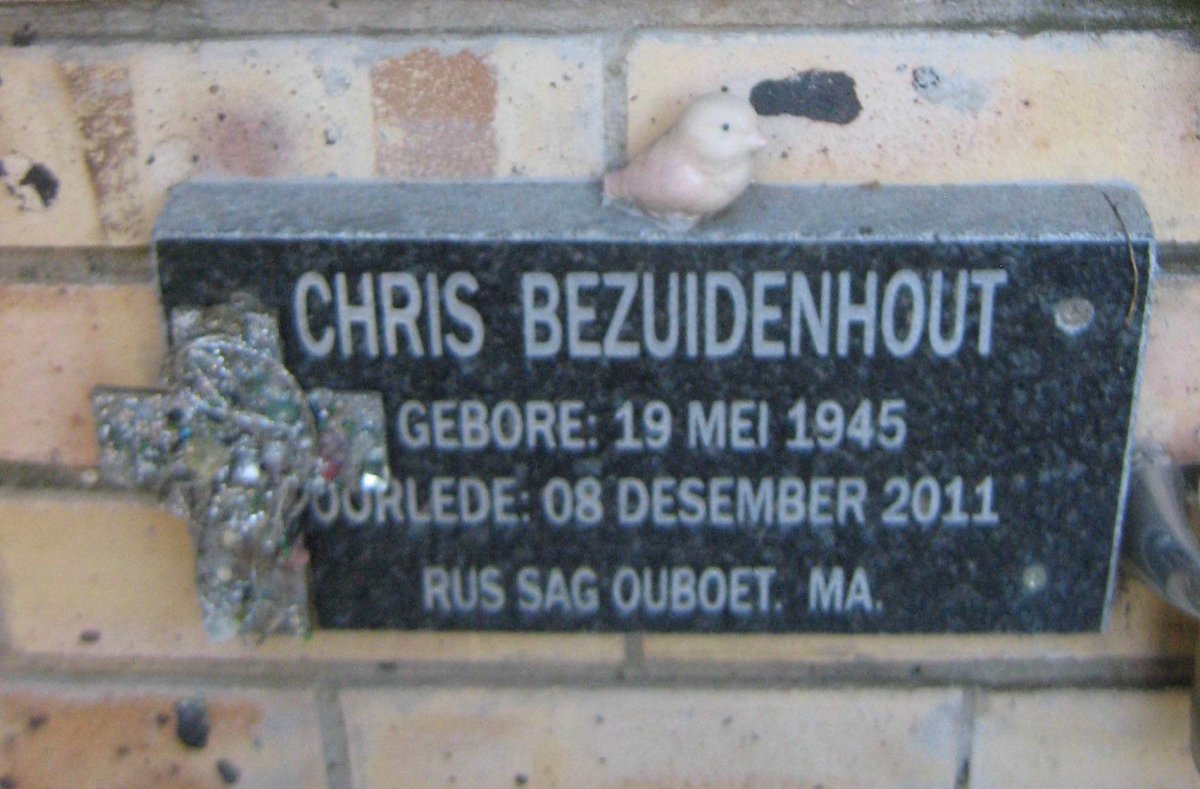 BEZUIDENHOUT Chris 1945-2011