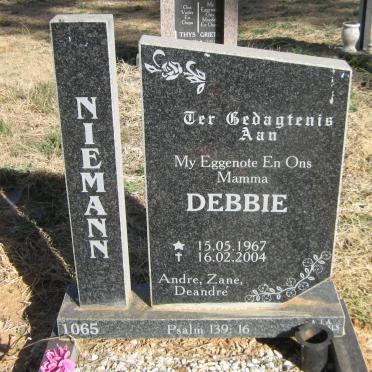 NIEMANN Debbie 1967-2004