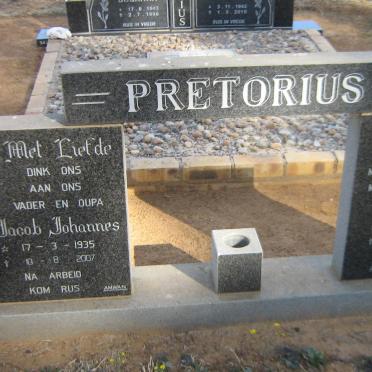 PRETORIUS Jacob Johannes 1935-2007 &amp; Christina 1939-1995
