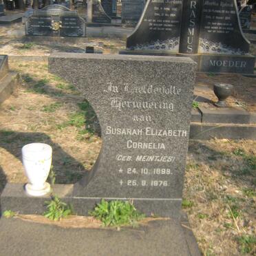 SENEKAL Salomon Ignatius 1896-1974 &amp; Susarah Elizabeth Cornelia MEINTJES 1898-1976 ::  SENEKAL Madeleine 1942-2006