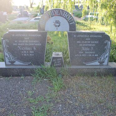 BEZUIDENHOUT Nicolaas S. 1909-1972 &amp; Alida J. ERASMUS 1903-1991