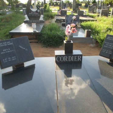 CORDIER Marthinus Petrus Johannes 1942-2000 &amp; Dina PRETORIUS 1943-2000