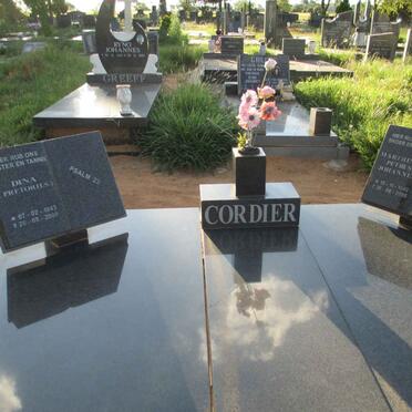 CORDIER Marthinus Petrus Johannes 1942-2000 &amp; Dina PRETORIUS 1943-2000
