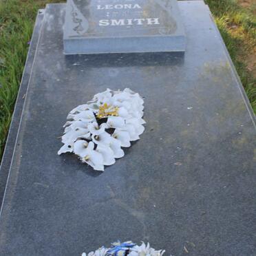 SMITH R.J.N. 1947-2010 &amp; Leona 1942-2011