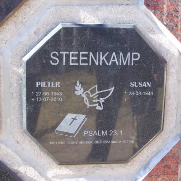 STEENKAMP Pieter 1943-2010 &amp; Susan 1944-