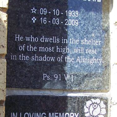 LOWE Derek 1928-1996 &amp; Sheila Margaret 1933-2009 :: DE ALMEIDA Arthur 1938-1997