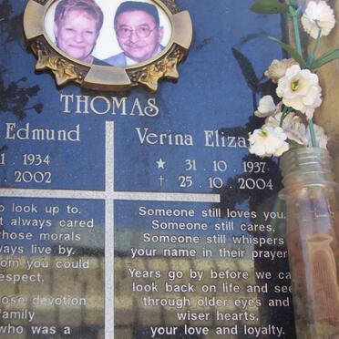 THOMAS Robert Edmund 1934-2002 &amp; Verina Elizabeth 1937-2004