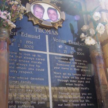 THOMAS Robert Edmund 1934-2002 &amp; Verina Elizabeth 1937-2004