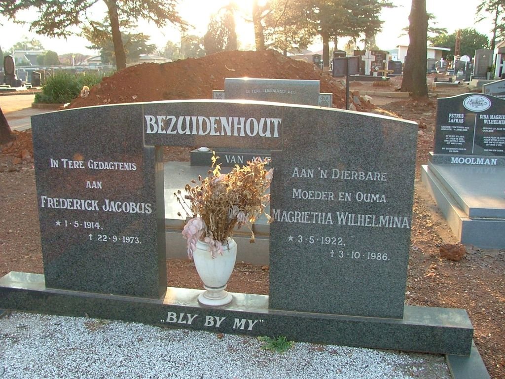 BEZUIDENHOUT Frederick Jacobus 1914-1973 &amp; Magritha Wilhelmina 1922-1986