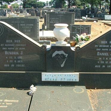 BRUWER Hendrik J. 1913-1971 :: BRUWER Daniel J.S. 1939-1985 :: BRUWER Martien 1979-1979