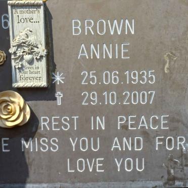 BROWN Annie 1935-2007