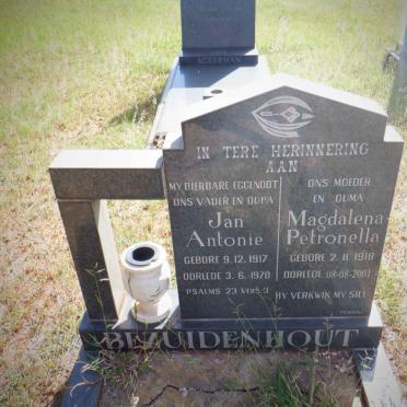 BEZUIDENHOUT Jan Antonie 1917-1978 &amp; Magdalena Petronella 1918-2001